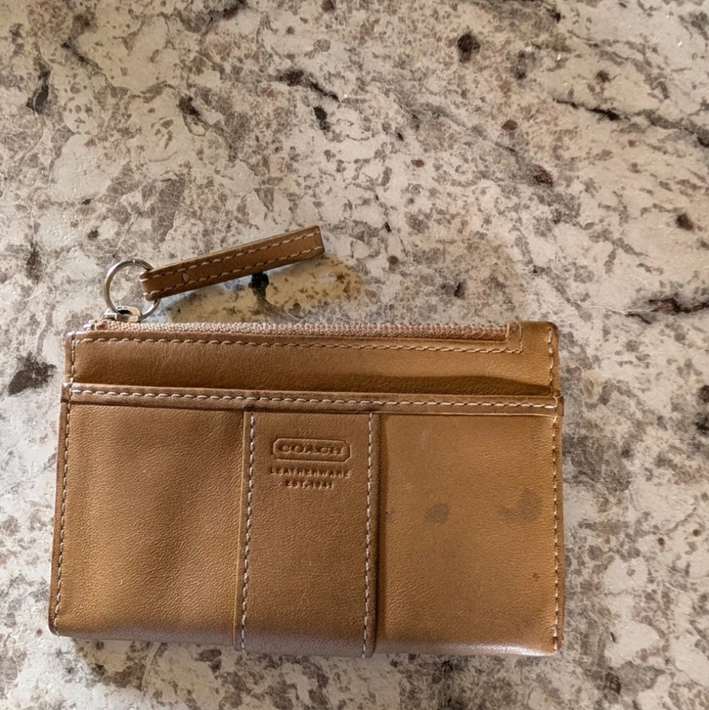 Vintage Coach  Leather Ware Keychain Card/Coin Holder Main Pocket-Green Interior